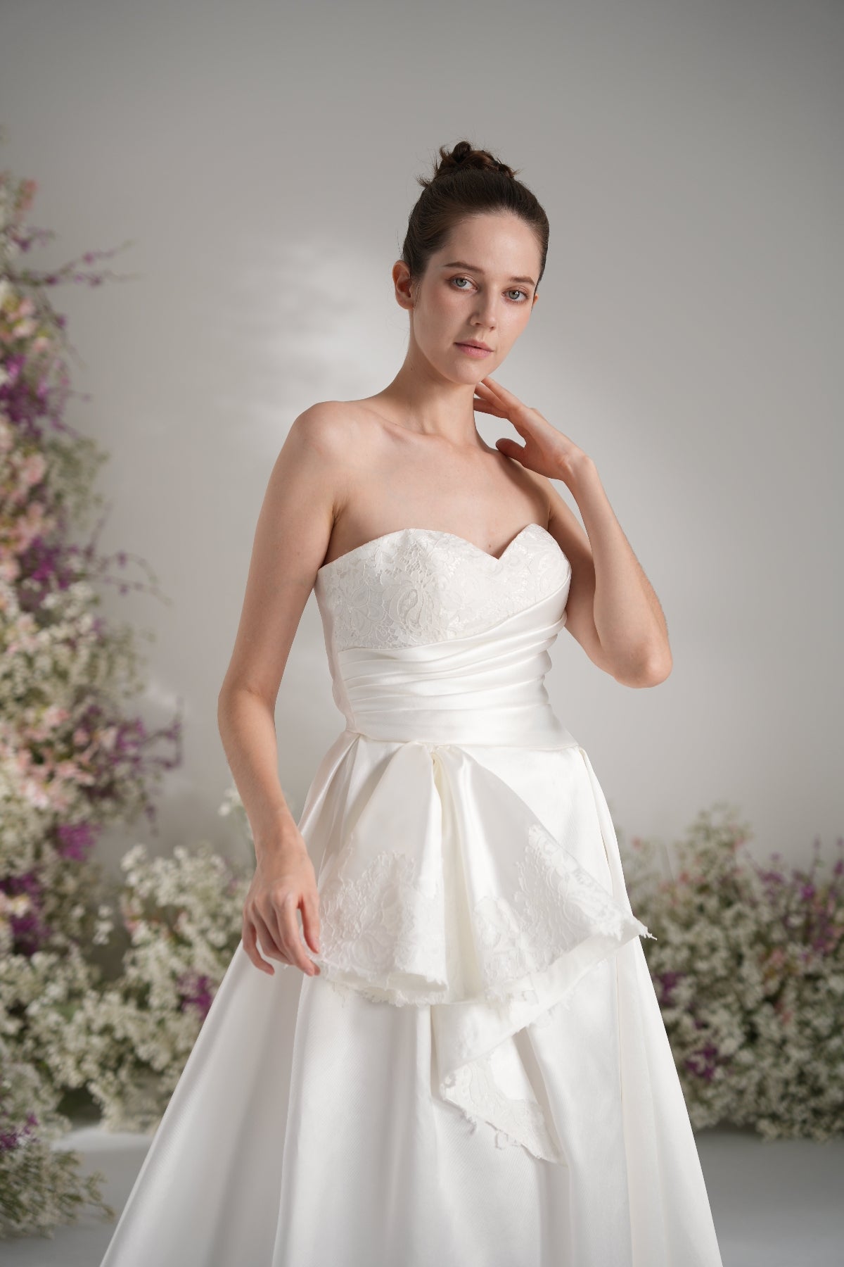 A-Line Sweetheart Sleeveless Lace Pleating Satin Wedding Dress with Court Train