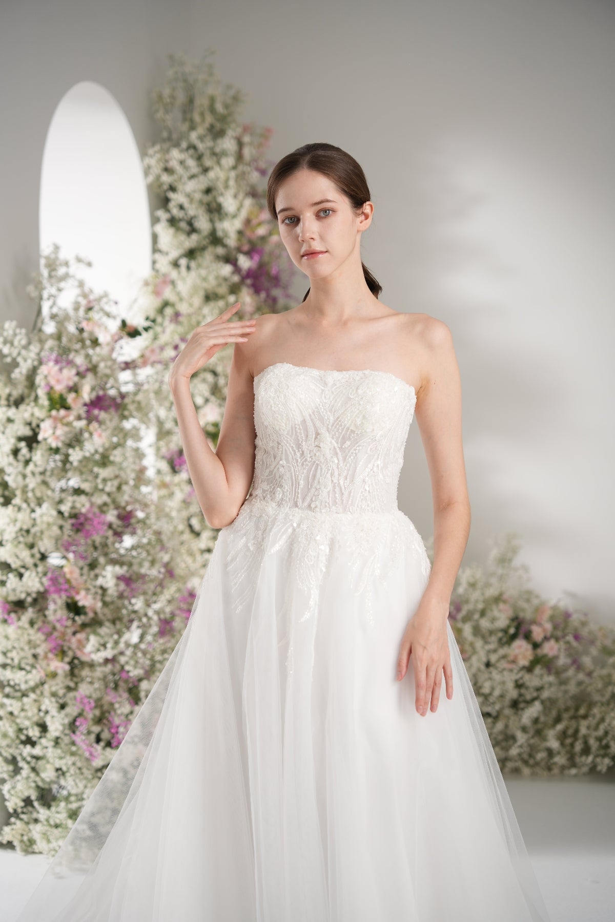 A-line Strapless Lace Beading Tulle Elegant Wedding Dress With Court Train