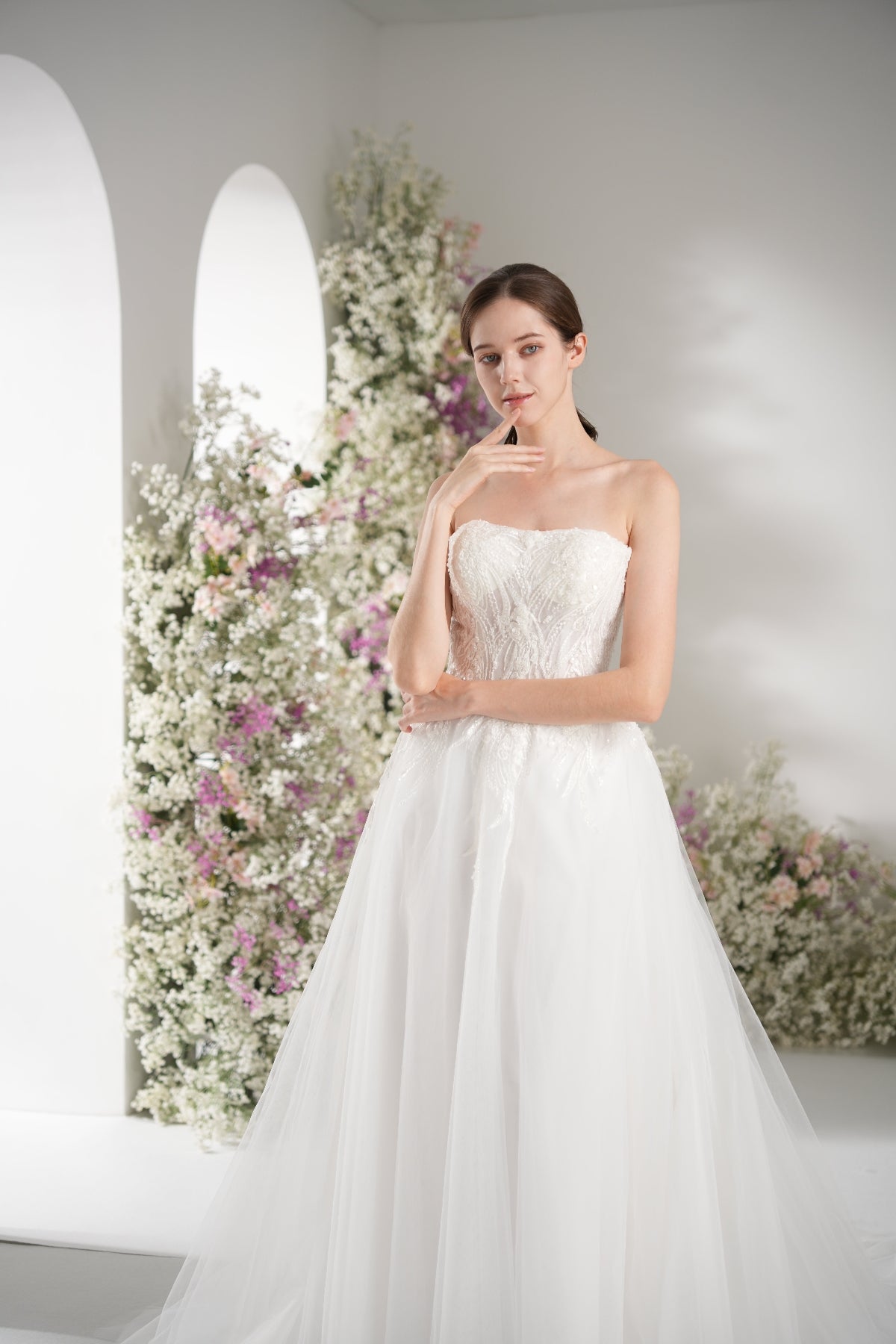 A-line Strapless Lace Beading Tulle Elegant Wedding Dress With Court Train