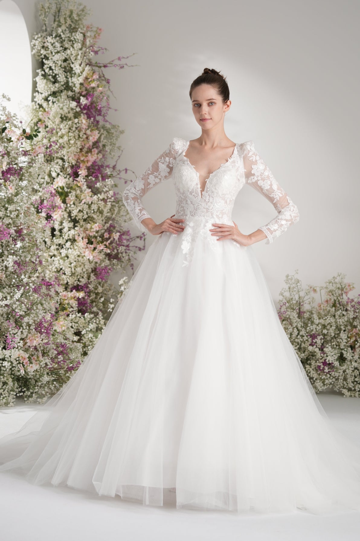 A-line V-neck Long Sleeve Mesh Lace Elegant Wedding Dress With Court Train