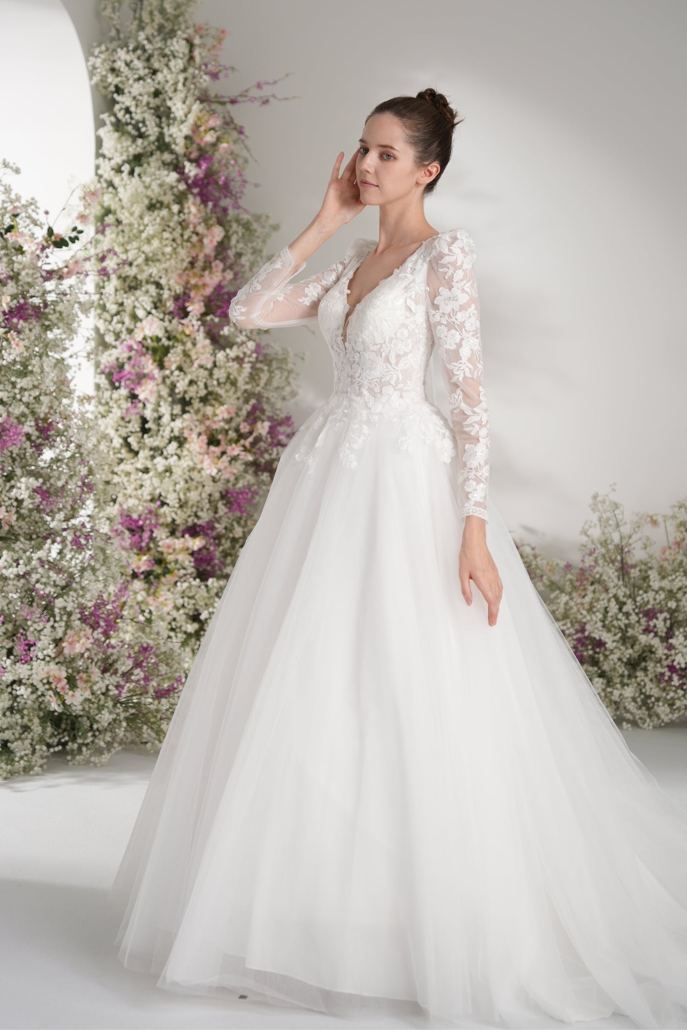 A-line V-neck Long Sleeve Mesh Lace Elegant Wedding Dress With Court Train