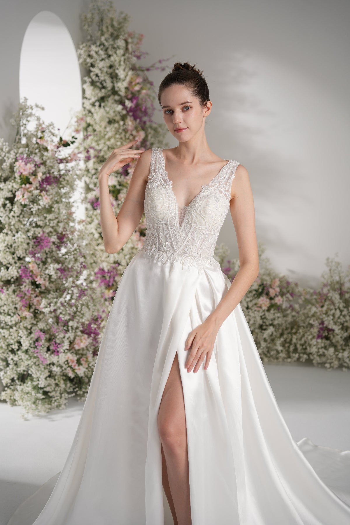 A-line V-neck Sleeveless Beading Lace Elegant Wedding Dress With Court Train