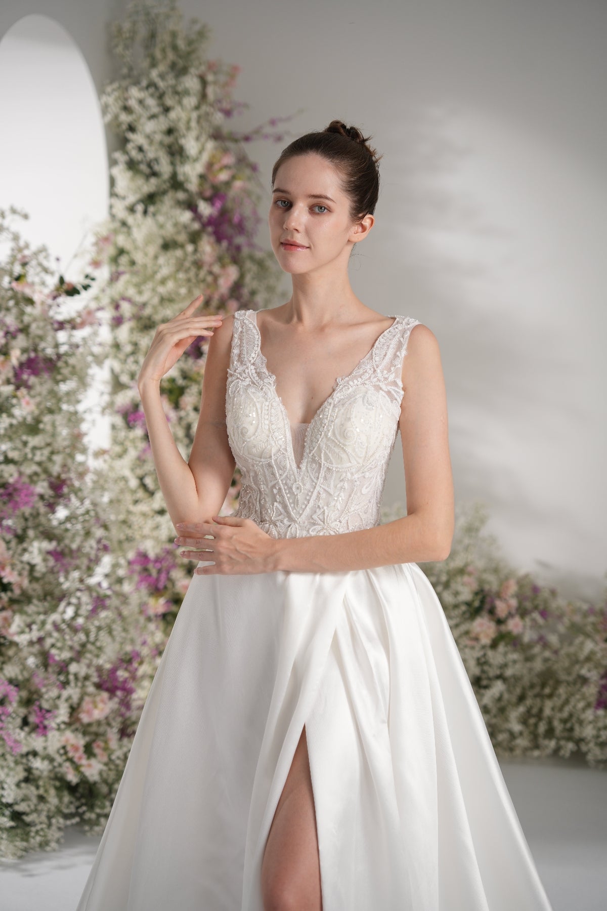 A-line V-neck Sleeveless Beading Lace Elegant Wedding Dress With Court Train