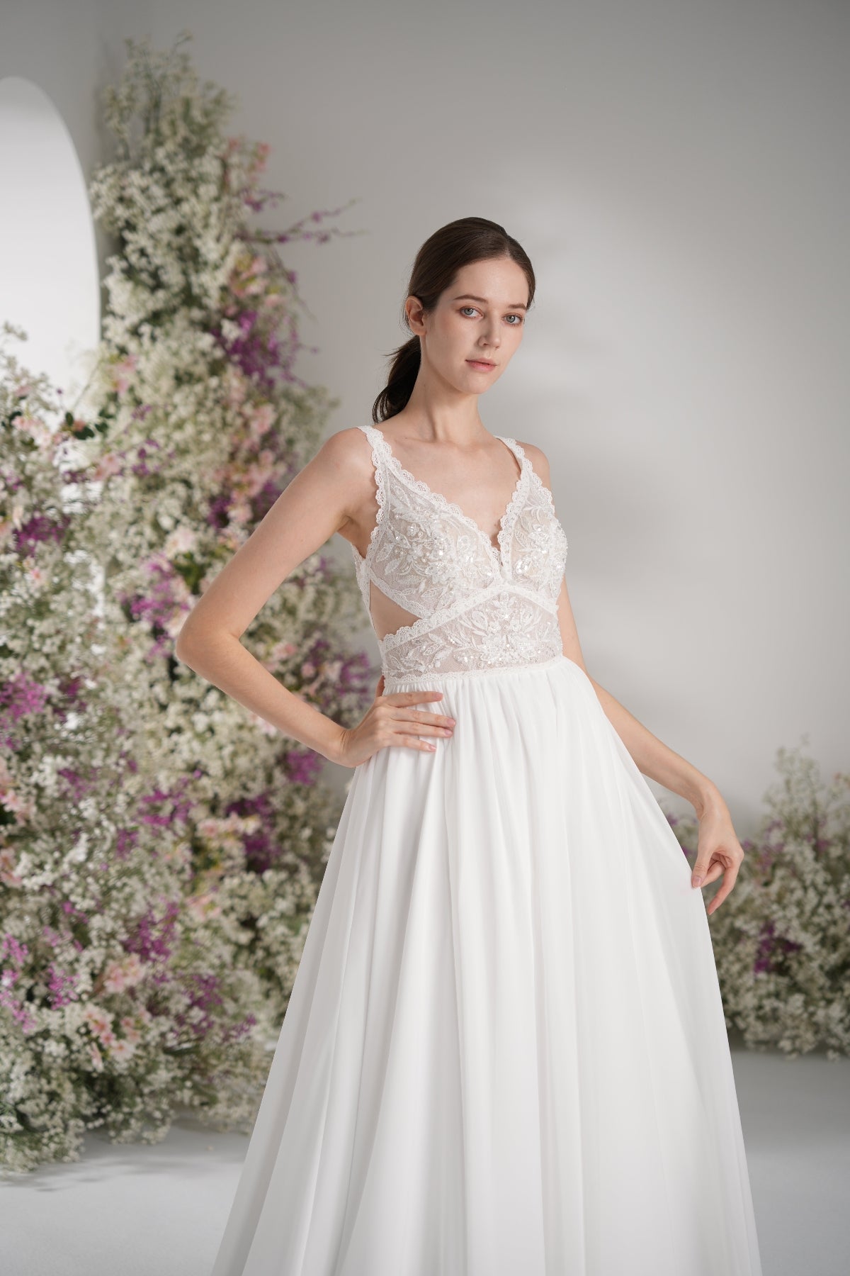 A-line V-neck Sleeveless Luxurious Lace Wedding Dress With Court Train