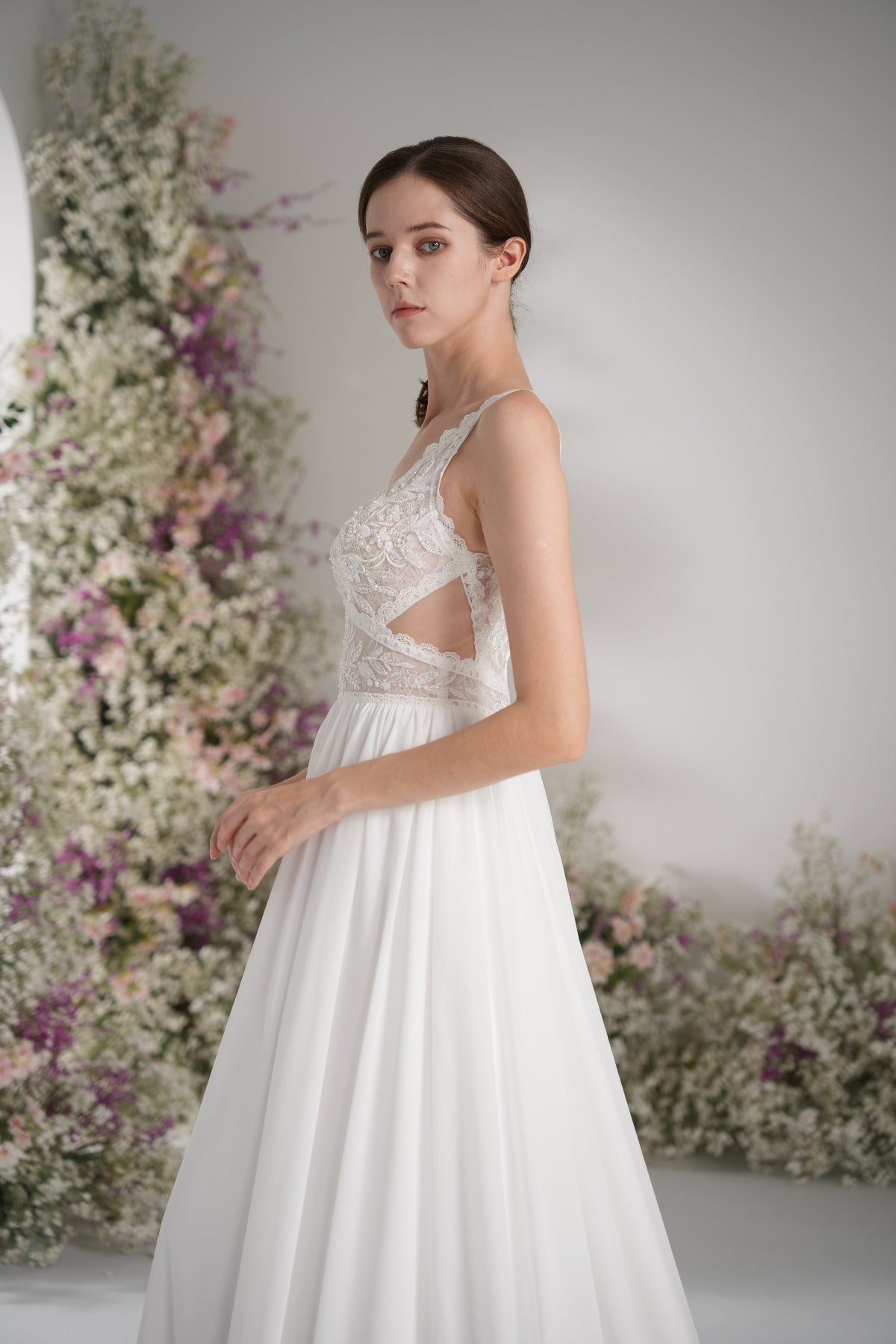 A-line V-neck Sleeveless Luxurious Lace Wedding Dress With Court Train