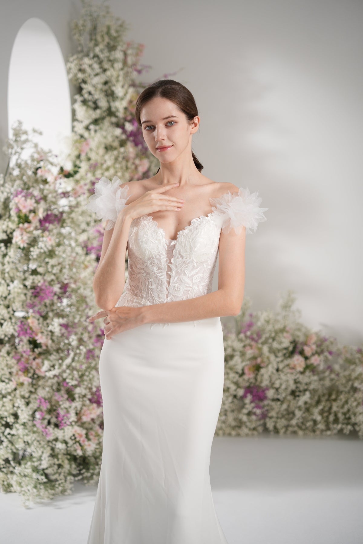 Trumpet/Mermaid Off-The-Shoulder Sleeveless Lace Applique Sexy Wedding Dress  With Court Train