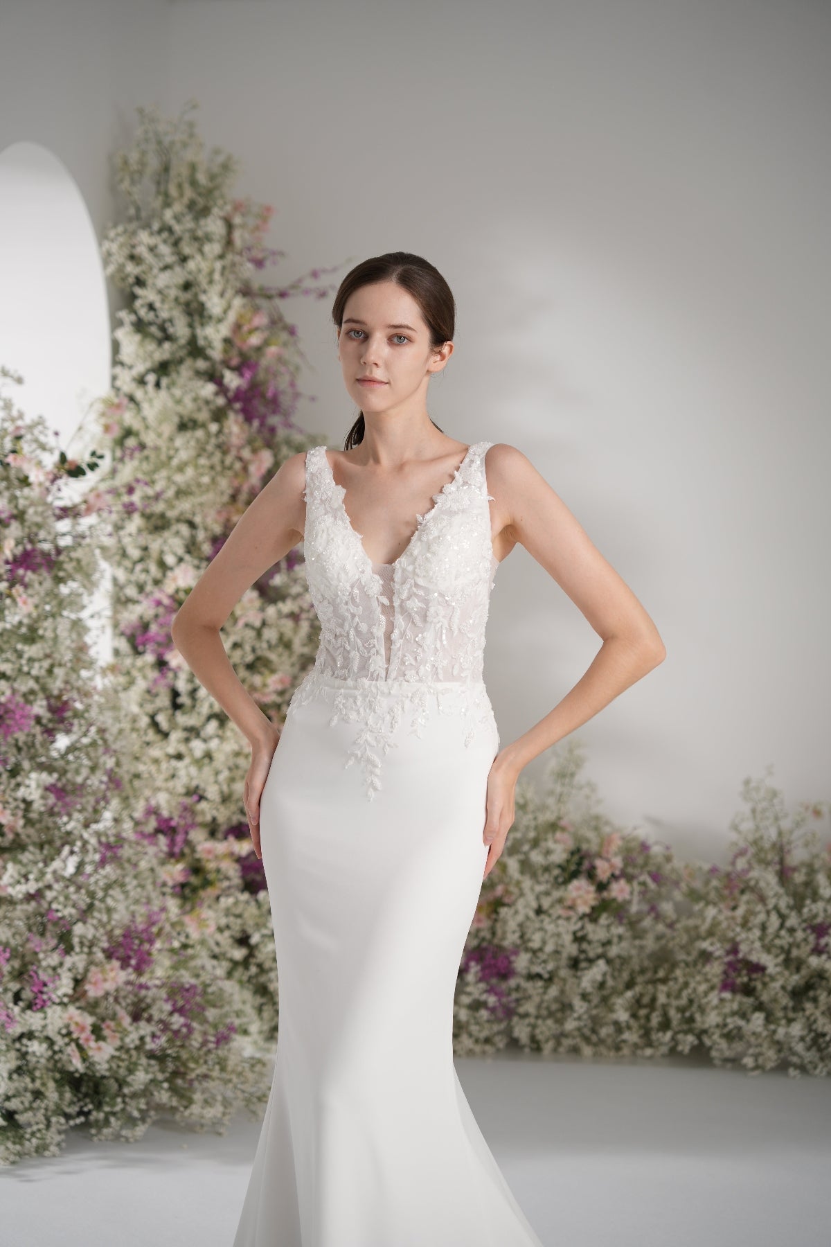 Trumpet/Mermaid Spaghetti Strap Deep V Neck Sleeveless Lace Applique Sexy Wedding Dress  With Court Train