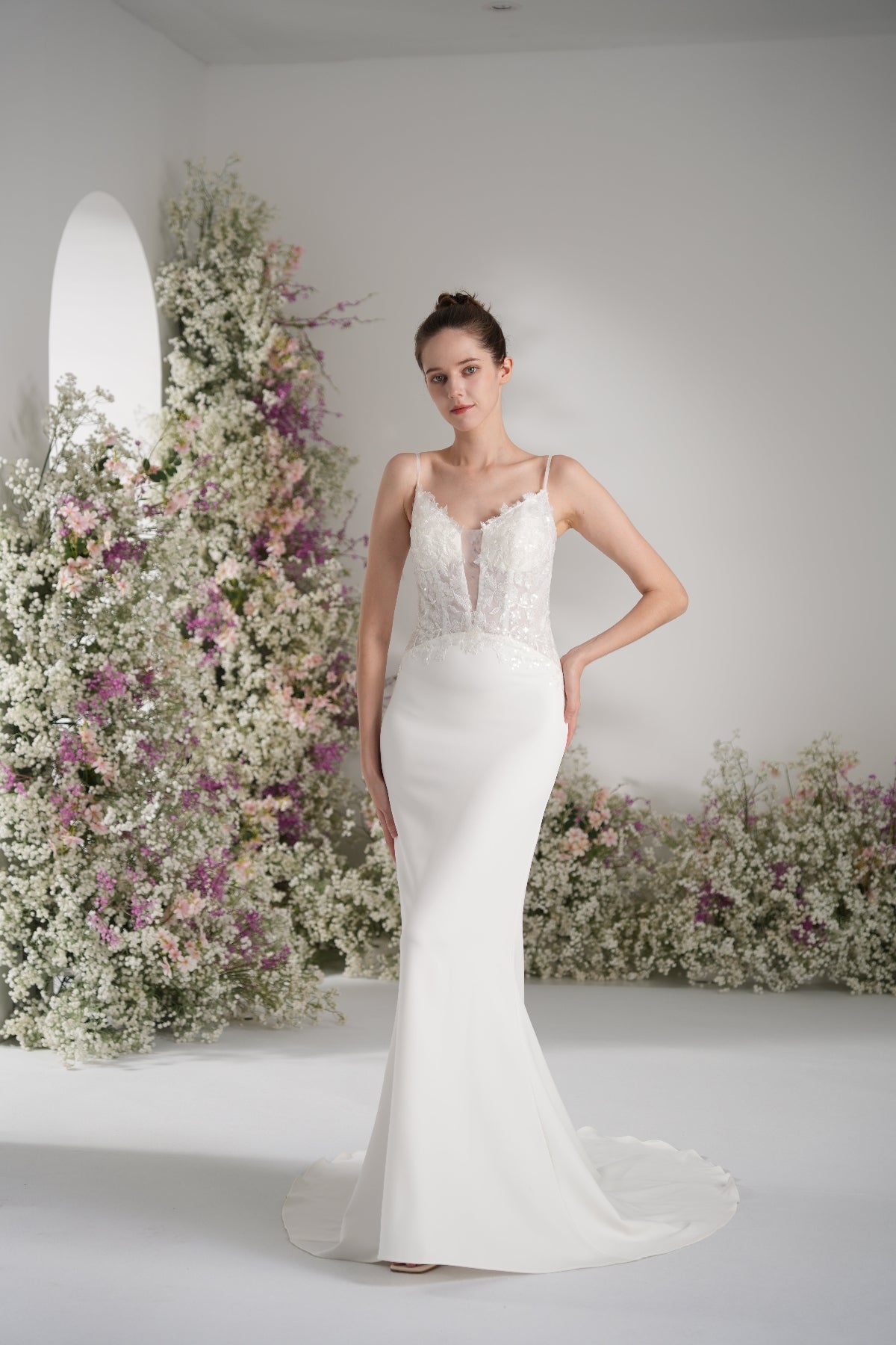 Trumpet/Mermaid Spaghetti Strap Deep V Sleeveless Lace Applique Wedding Dress  With Court Train