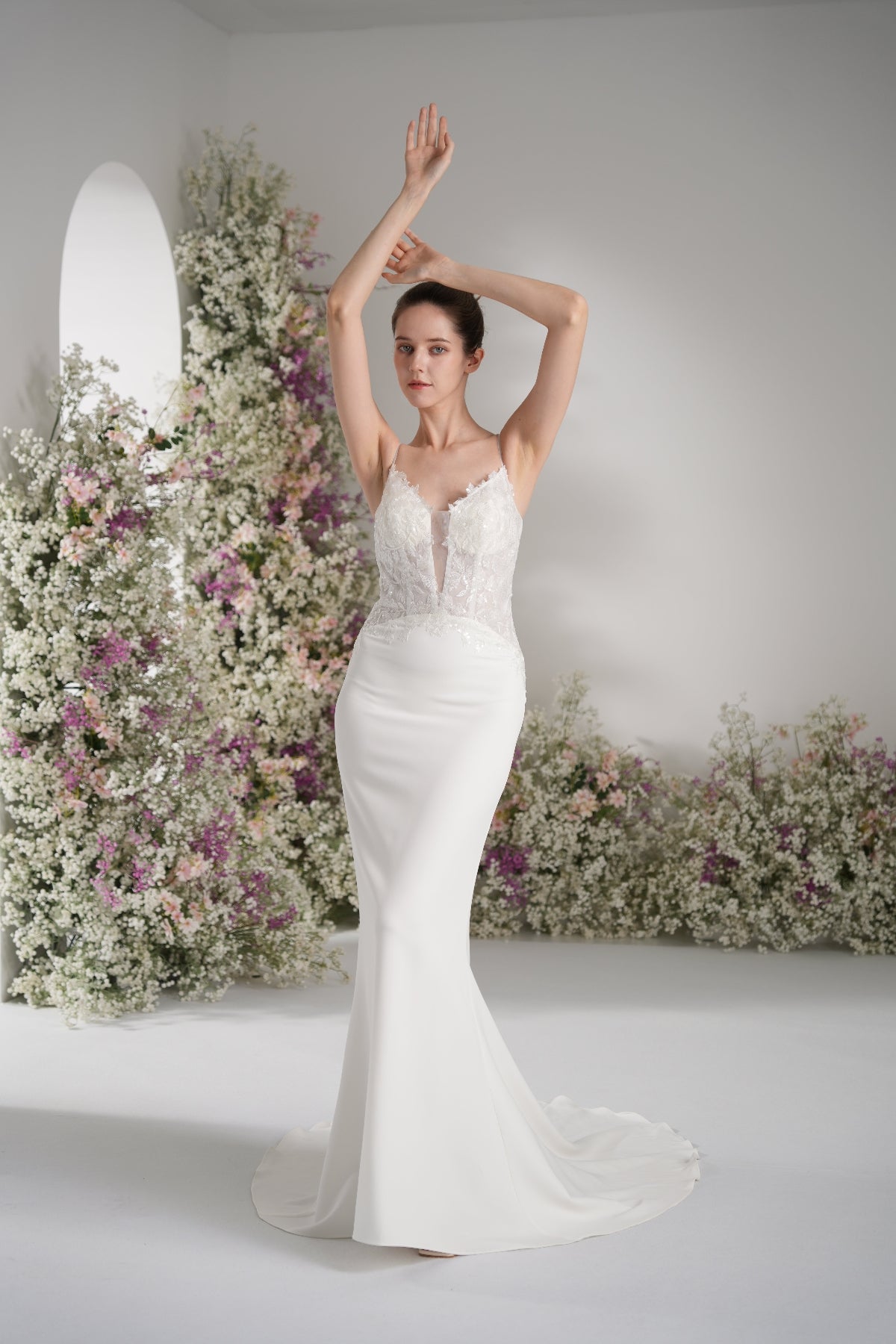 Trumpet/Mermaid Spaghetti Strap Deep V Sleeveless Lace Applique Wedding Dress  With Court Train