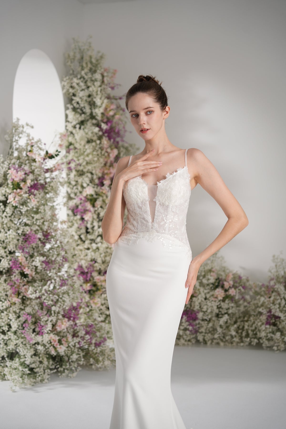 Trumpet/Mermaid Spaghetti Strap Deep V Sleeveless Lace Applique Wedding Dress  With Court Train