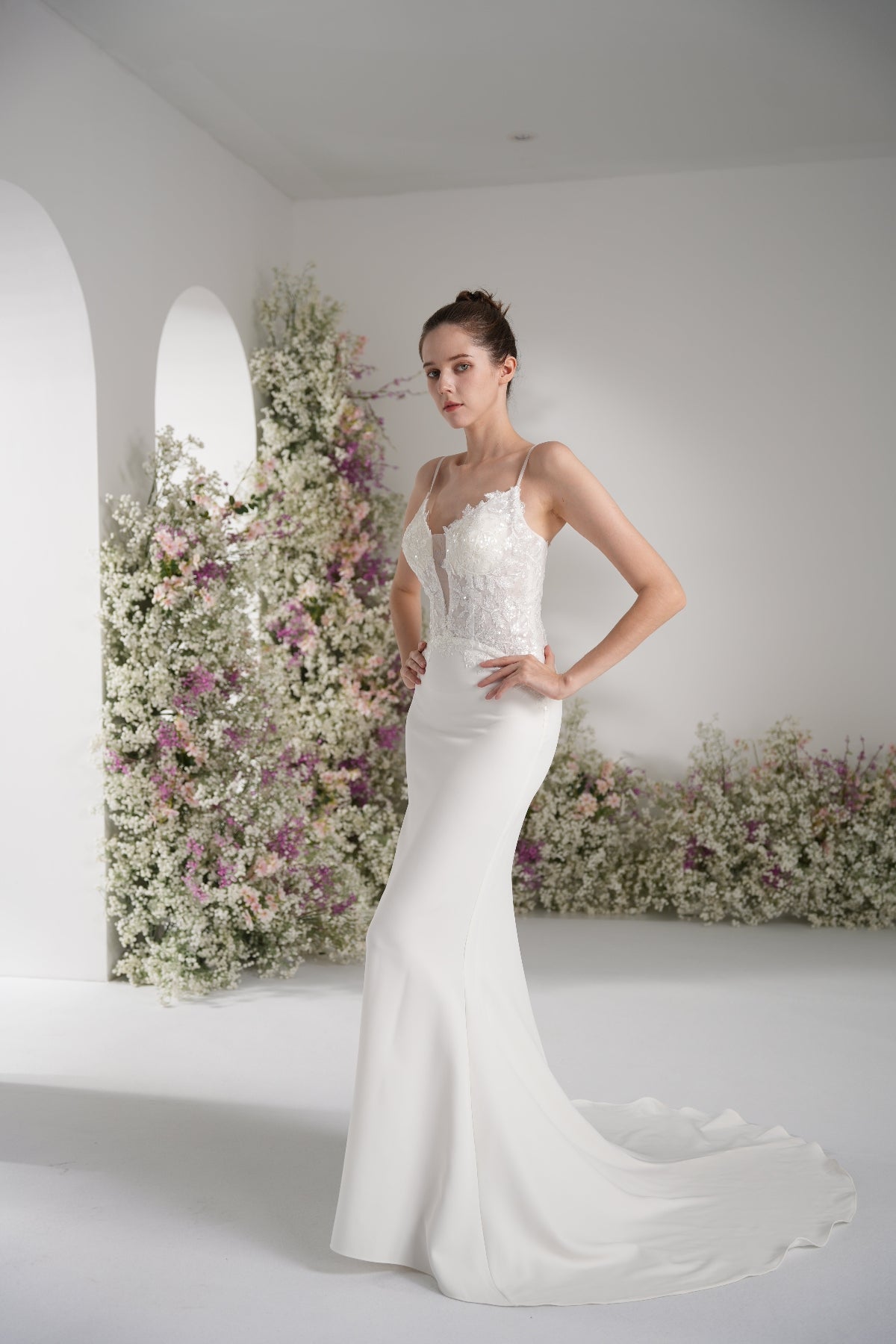 Trumpet/Mermaid Spaghetti Strap Deep V Sleeveless Lace Applique Wedding Dress  With Court Train